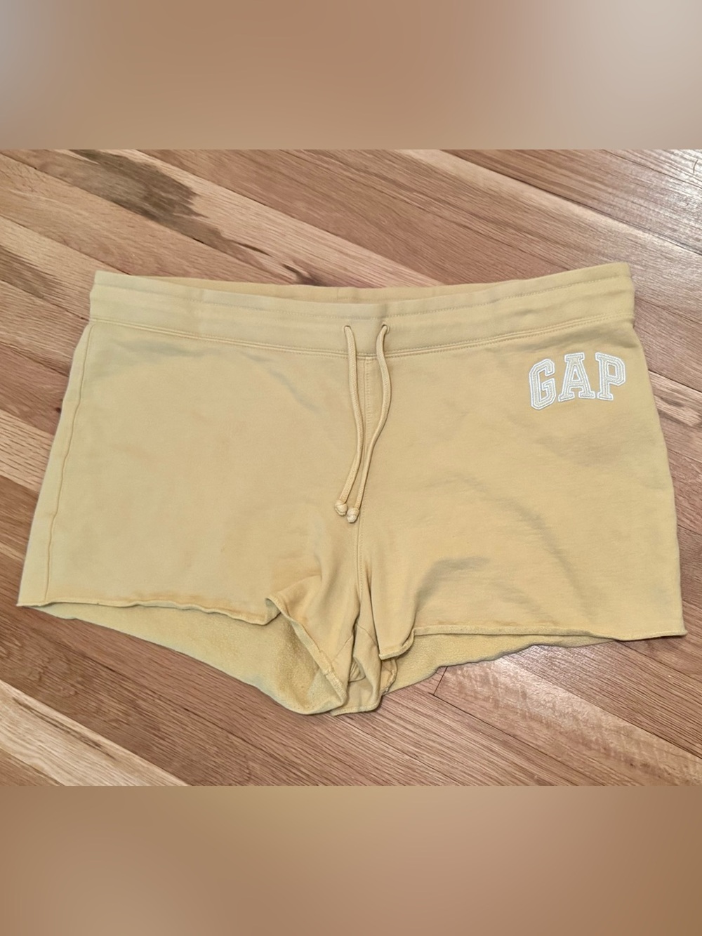 GAP Yellow Lounge Shorts Rolled Hem Beachy California Style Drawstring Size XL